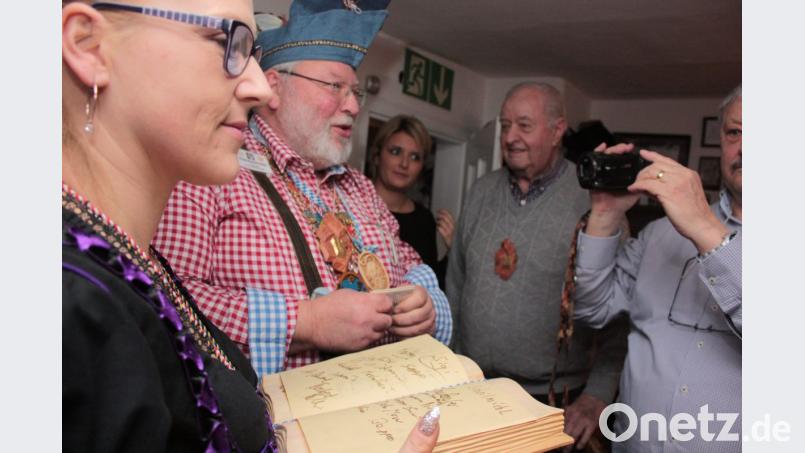 Verleihung der Zoiglorden beim ersten Brauer- und Wirtestammtisch beim "Waldhauser". Bild: ui