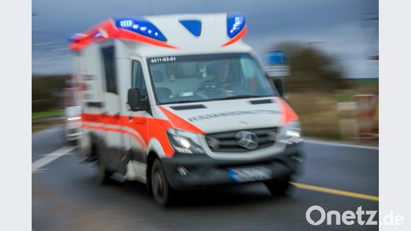 Eine 90-Jährige musste in Amberg ins Klinikum eingeliefert werden, nachdem sie von einem führerlosen Auto angefahren worden war. Bild: Jens Büttner