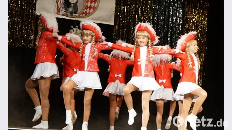 Die Mädchen der Jugendgarde zeigten eindrucksvoll, was sie in Sachen Marschtanz zu bieten haben. Bild: abi