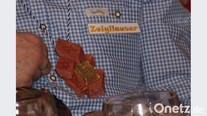 Bei den ersten gemeinsamen Auftritten der "Zoigl-Lauser" klebt noch die zusammengeschriebene Namensidee auf den karierten Hemden. Bild: ui