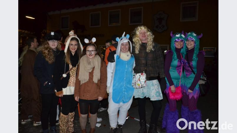 Viele Maschkerer und Kostümierte aus der Oberpfalz werden am „Naschn Pfinsta“, 28. Februar, in Moosbach erwartet. Archivbild: gi