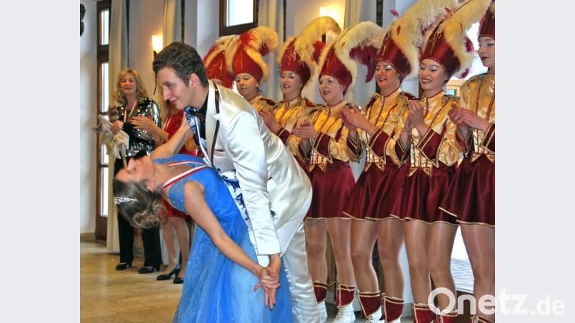 Prinz Sandro I. und Prinzessin Julia I. beim Prinzenwalzer. Bild: agr