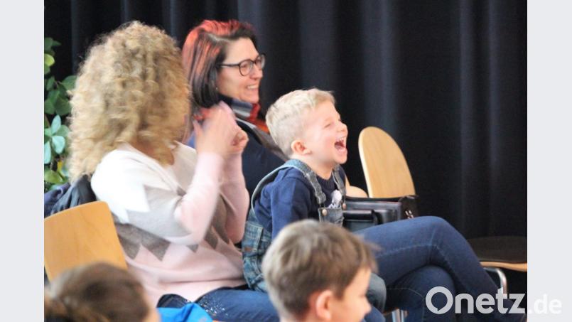 Das Publikum amüsiert sich köstlich und ständig - Kalibo weiß, wie man seine Gäste bei Laune hält. Bild: Williamson, Dagmar