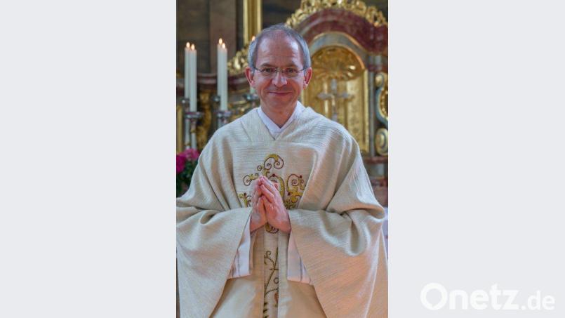 Am 1. September tritt Pfarrer Johann Hofmann – hier bei seinem Silbernen Priesterjubiläum 2017 – die Nachfolge von Stadtpfarrer Hans-Peter Bergmann in der Pfarreiengemeinschaft Hirschau-Ehenfeld an. Bild: privat