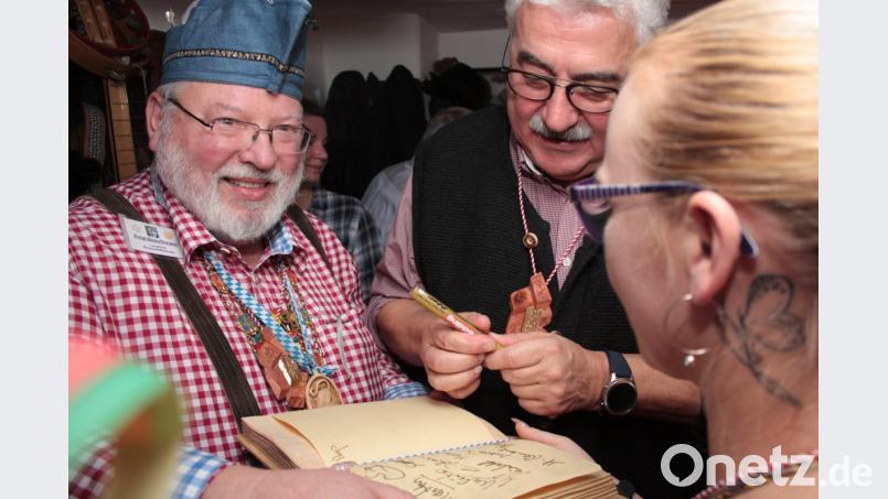 Auch Bürgermeister Ruppert Troppmann bekommt den Förder-Zöigl-Zoigl-Orden. Bild: ui