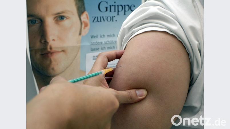 Derzeit ließen sich solche Aufnahmen gar nicht mehr so leicht anfertigen: Es gibt kaum noch Arztpraxen, die Grippe-Impfstoff haben. Archivbild: Alexander Unger