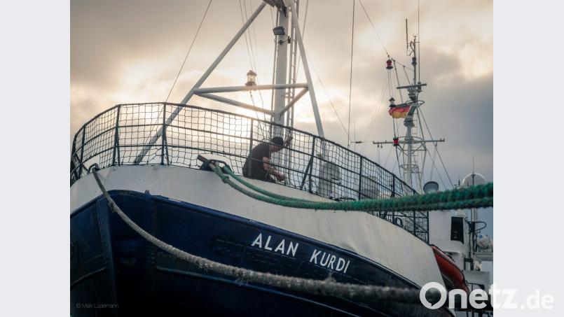 Das neue Schiff von &quot;Sea-Eye&quot; trägt seit wenigen Tagen den Namen &quot;Alan Kurdi&quot; und erinnert damit an den ertrunkenen syrischen Jungen. Sein Vater, so schildert Dr. Wilfried Schnappauf in seinem Vortrag, war bei der Schiffstaufe dabei. Bild: Schnappauf