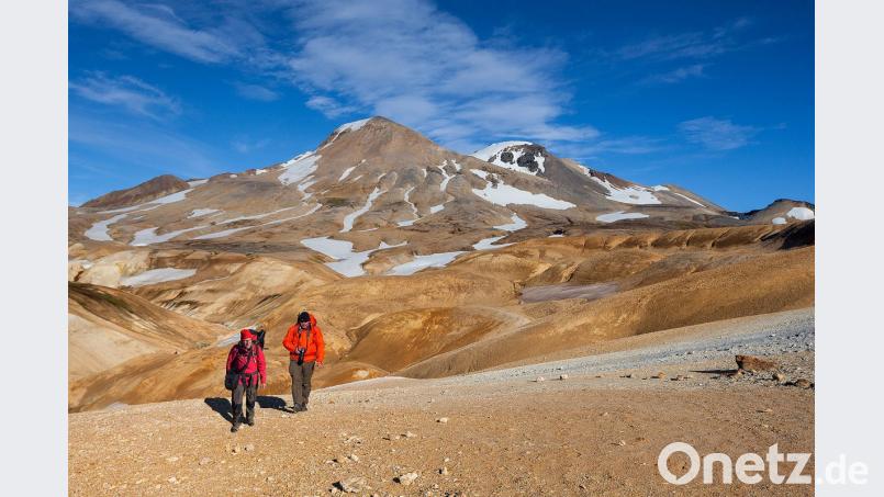 Bilder und Videos über die faszinierende und spektakuläre Landschaft Islands zeigen Sandra Butscheike und Steffen Mender (von rechts) in ihrer Multivisionsshow in der Stadthalle. Bild: Mender