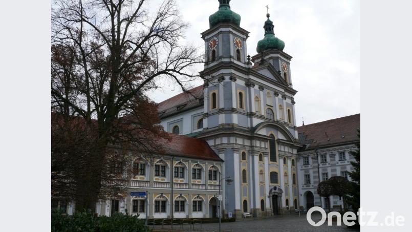 An den Feiern zum 50. Jahrestag der Erhebung der Stiftskirche zur Basilika beteiligt sich auch der Frauenbund Waldsassen. Bild: kgg