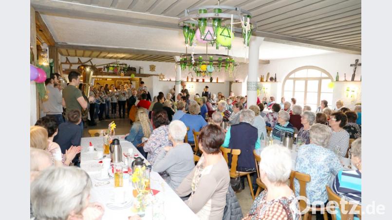 Gute Stimmung unter den über 100 Besuchern herrschte beim Benefizkaffeekranzerl der AsF beim &quot;Rechersimer&quot;. Für Unterhaltung sorgte unter anderem die Jugendblaskapelle Reuth. Bild: njn