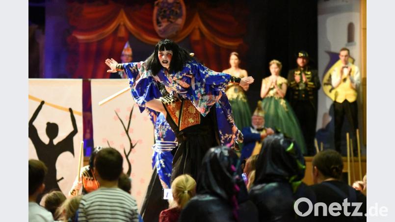 Bei Auftritt der Showtanzgruppe dürfen die Zuschauer zusammen mit den Tänzern ins ferne Asien „entschweben“. Bild: bgm