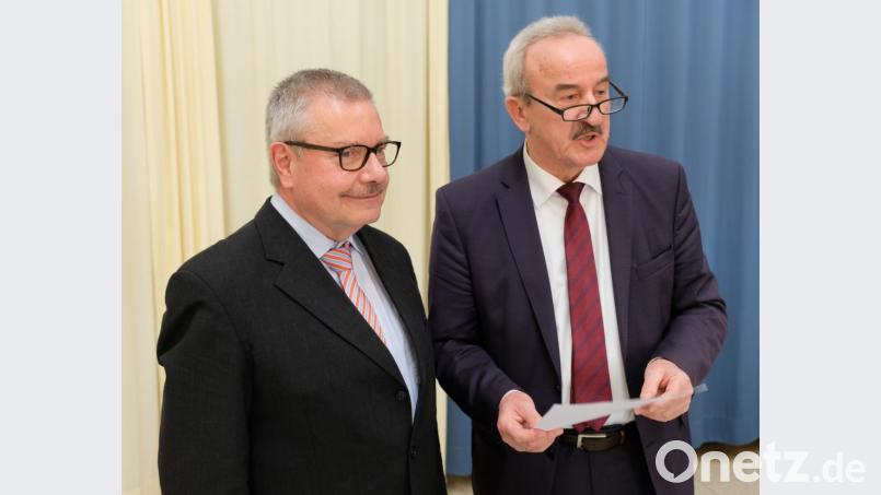 Den Dank des Kultusministeriums übermittelte Franz Xaver Huber, Ministerialbeauftragter für die Gymnasien in der Oberpfalz. Bild: do