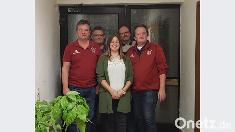 Das neue Vorstandsteam des Waldershofer FC-Bayern-Fanclubs, (von links) Matthias Hasselbacher, Thomas Kraus, Sabrina Schöffel, Günter Staufer und Thomas Frischholz. Bild: jr