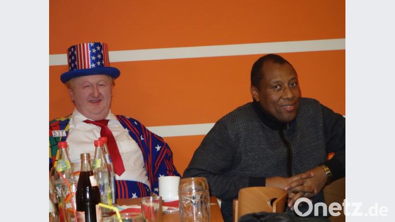 Der Pfarrfasching machte ein Treffen zwischen US-Präsident Donald Trump (Pfarrer Erwin Bauer) und seinem Vorgänger Barack Obama (damaliger Pfarrvikar Dr. Beatus Urassa und aktueller Bischof der tansanischen Diözese Sumbawanga) möglich. Archivbild: gz