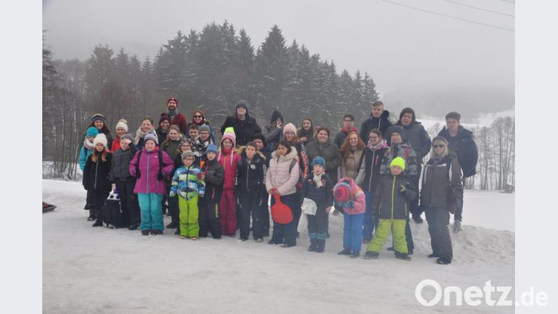 An den Wintersporttag mit ihren Lehrern am Tannenberg werden die Schüler noch lange zurückdenken. Bild: ak