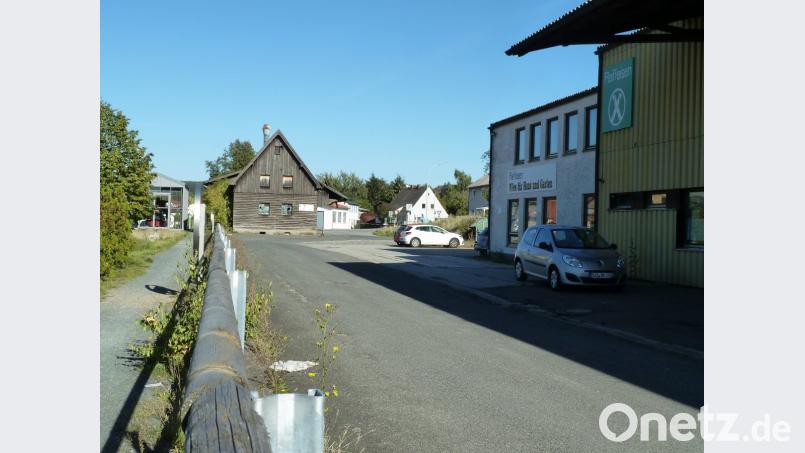 Gegen den Kindergarten-Standort „Am Bahnhof“ liegen Unterschriftenlisten in vielen Oberviechtacher Geschäften auf. Bild: Portner