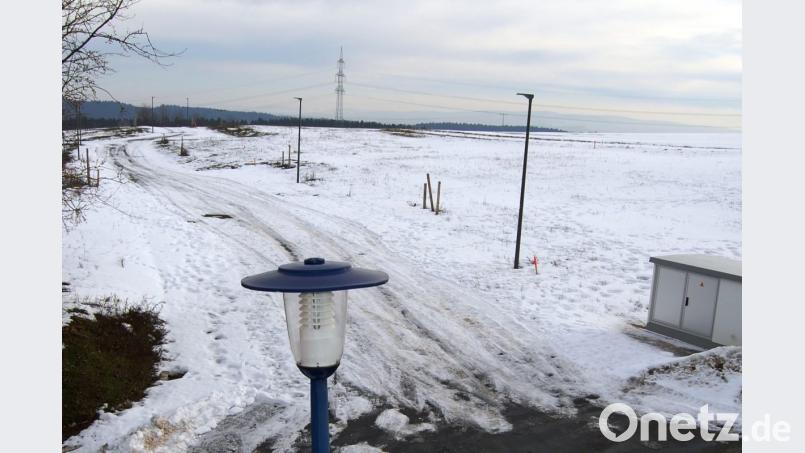 Noch liegt Schnee im neuen Baugebiet am Bühl, doch schon bald werden hier die ersten Häuser stehen. Der Gemeinderat widmet die Erschließungsstraße ins neue Baugebiet dem öffentlichen Verkehr. Bild: sm