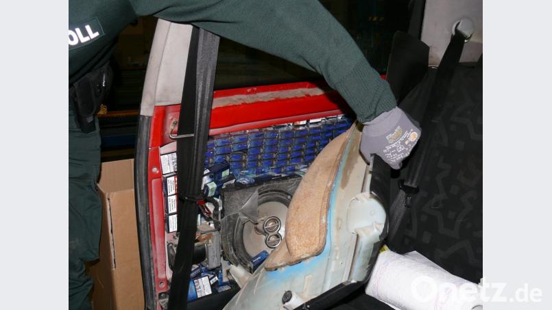 Die Beamten fanden 500 Stangen Zigaretten. Bild: Bundeszollverwaltung