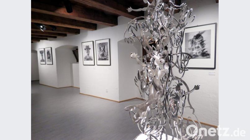 Blick in die Ausstellung. Im Vordergrund die „Rhythmische Komposition 1 – Rêve (Tour de Nymphes) Eisen, 2018. Bild: Ulla Baumer