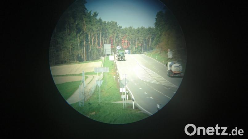 Geschwindigkeitsmessungen auf der B85 bei Bodenwöhr. Bild: Hösamer