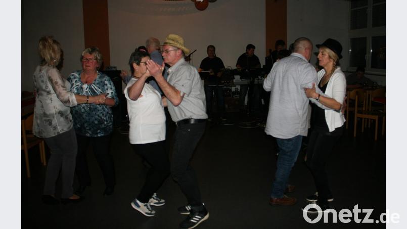 Der Feuerwehrball im Mehrzweckhaus punktete mit guter Musik, zu der ausgiebig getanzt wurde. Bild: wro