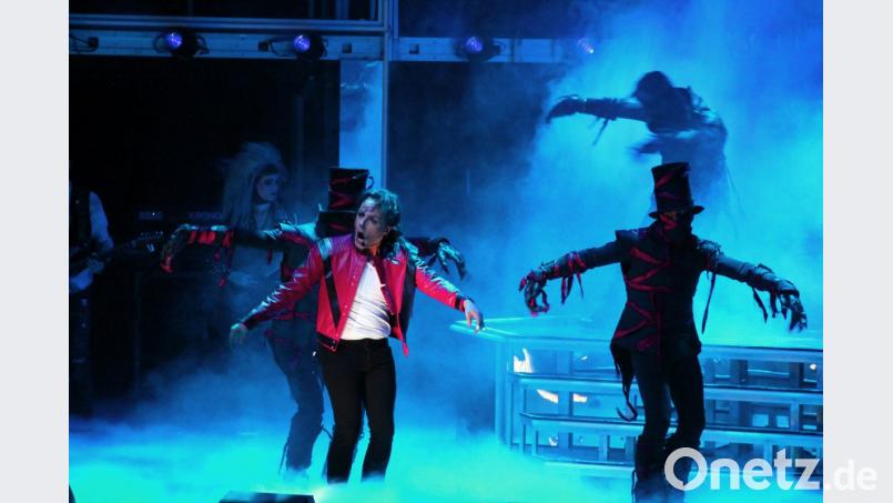 André Santisi glänzt in „Beat It“ als überzeugender Michael-Jackson-Darsteller. Bild: Holger Stiegler