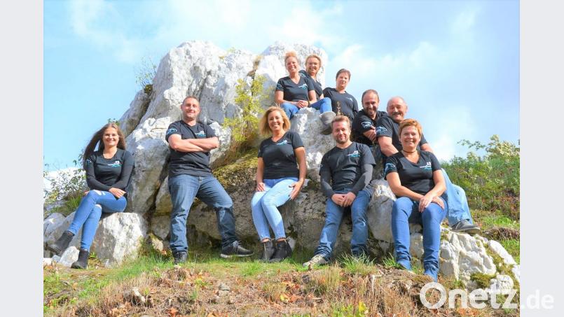Das Schauspieler-Ensemble 2019 der Pleysteiner Theaterfreunde. Bild: tu