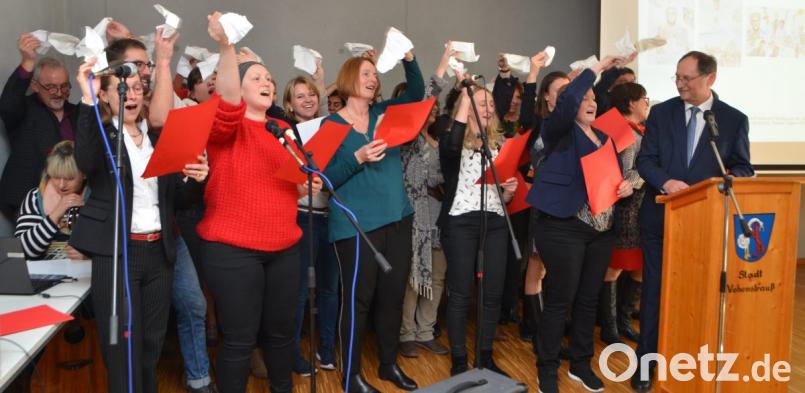 Der Lehrerchor dichtete Schlageroldies auf Alfons Raab um. &quot;Tränen lügen nicht.&quot; Bild: dob