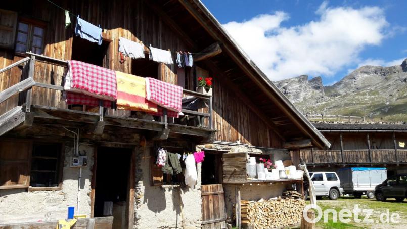 Nach der harten Tour von Stein nach Pfunders liegt diese malerische Alm mit frischem Ziegenkäse am Weg. Bild: Monika Bugl