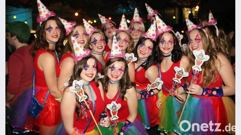 Die Clowns waren ein Hingucker beim Superfasching. Bild: wro
