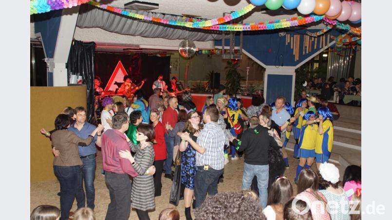 Die Partyband &quot;die Ochsen&quot; zog mit ihrer Musik die Besucher auf die Tanzfläche. Bild: mmj