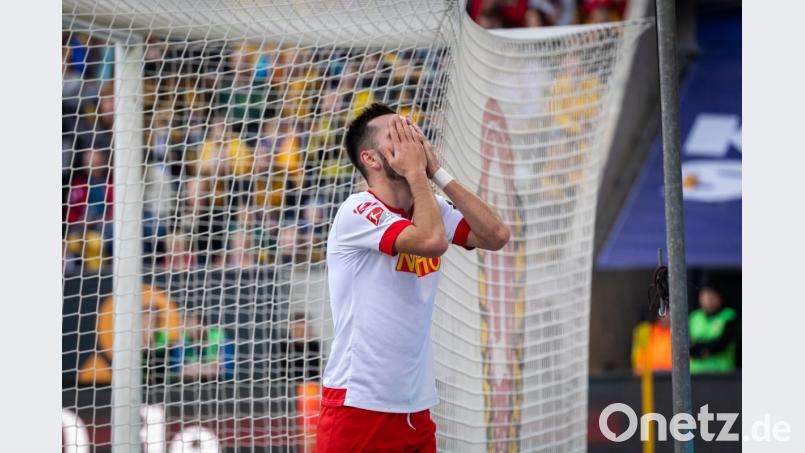 Sargis Adamyan und Marco Grüttner vergeben auch in Dresden gute Möglichkeiten. Bild: Jahn Regensburg