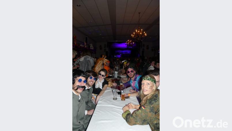 Stimmung beim Vier-Mächte-Ball in Neukirchen. Bild: rtw