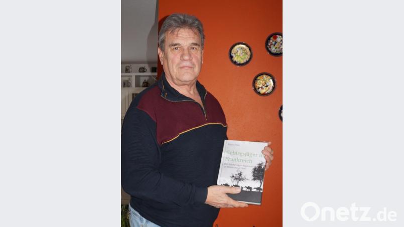 Der Oberviechtacher Albert Plötz hat die Kriegsschauplätze des Gebirgsjägerbataillons aufgesucht, wie sie im Buch seines Sohnes Marco beschrieben sind. Bild: weu