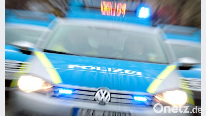 Da muss die Polizei ran: Als die Streife kommt, rastet ein randalierender amtsbekannter Mann am Schrannenplatz erst richtig aus. Bild: Jan Woitas/dpa