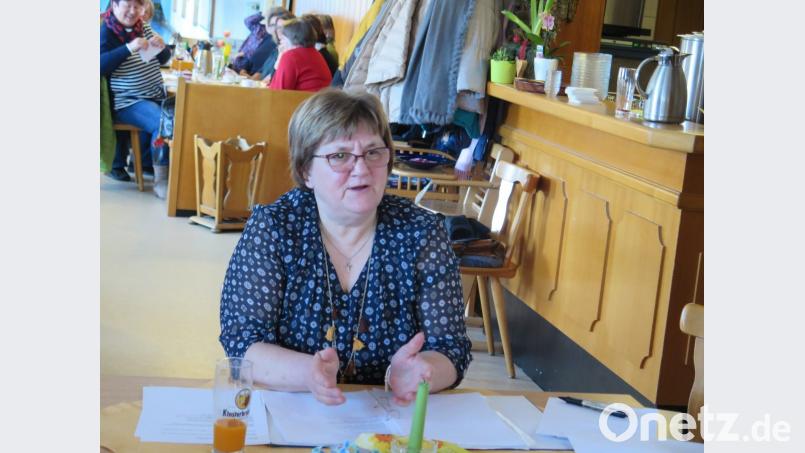 Bei ihrem humorvollen Vortrag spricht Anni Lautenbacher so mancher ihrer Zuhörerinnen aus der Seele. Bild: jzk
