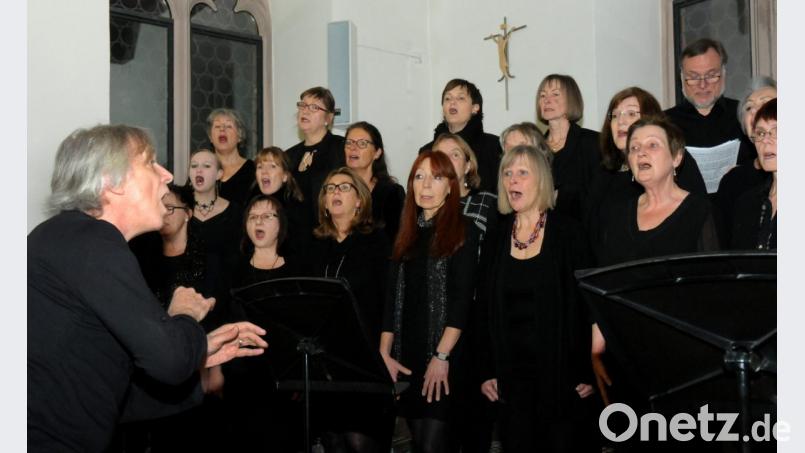 Der Mulitchor mit Franz-Xaver Reinprecht untermalte den Abend. Bild: Stephan Huber
