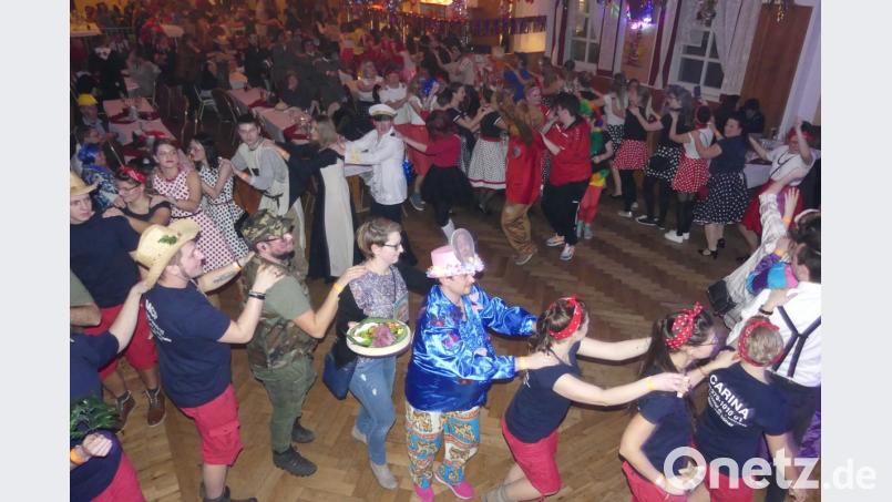 Stimmung beim Vier-Mächte-Ball in Neukirchen. Bild: rtw
