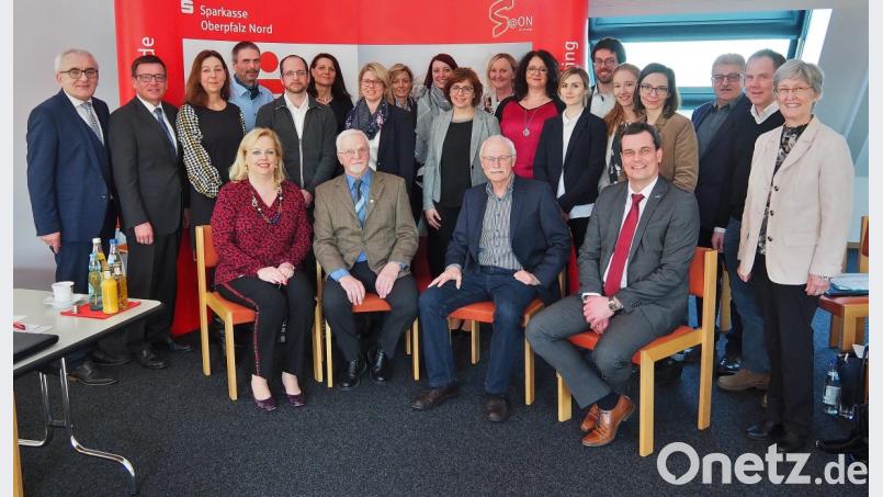 Die Mitglieder des Arbeitskreises Schule-Wirtschaft pflegen den Schulterschluss für die Bildung in der Region. Bild: Bühner