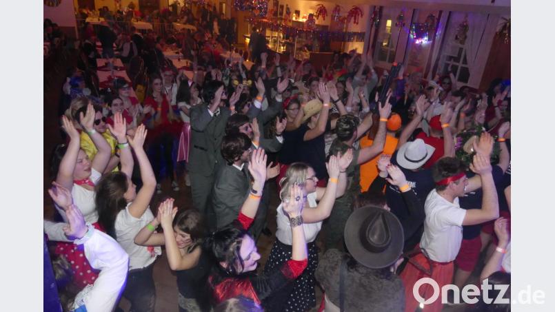 Stimmung beim Vier-Mächte-Ball in Neukirchen. Bild: rtw