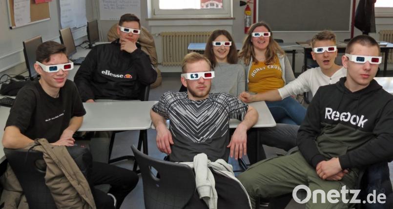 Lernen mit Aha-Effekt: Innovativ vermittelt Mathe digital mit 3-D-Brillen das räumliche Sehen von Körpern. Bild: Dobmeier