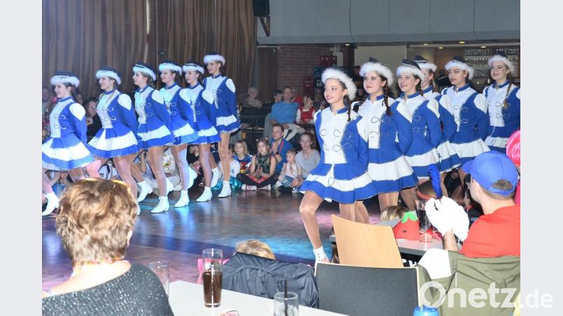 Die Jugendgarde zieht alle Blicke auf sich. Bild: fjo