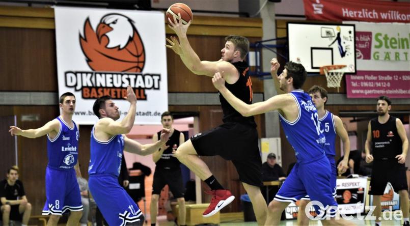 Einfach überragend: Jonas Meißner (am Ball) ist von der Würzburger Defensive nicht zu halten. Bild: Büttner, Gerhard