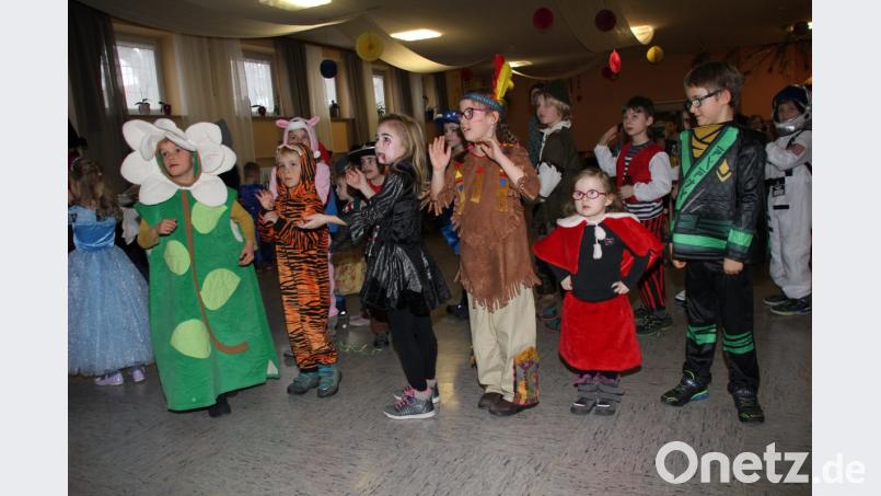 Beim Faschingshit „Macarena“ mussten die Kids einfach mitmachen. Bild: ads