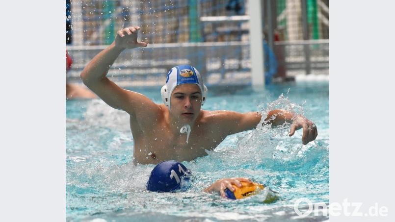 Die Weidener Wasserballer zogen beim SV Ludwigsburg klar mit 8:20 den Kürzeren. Robert Reichert erzielte zwei Treffer. Bild: af