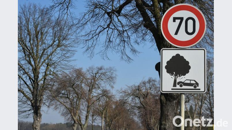 Ein Schild mit Tempo 70-Angabe. Foto: Bernd Settnik/Archiv Bild: Bernd Settnik