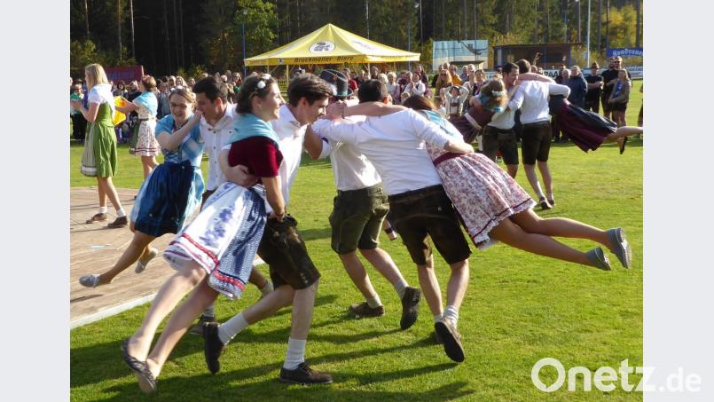 Fliegende Dirndln Bild: fsb
