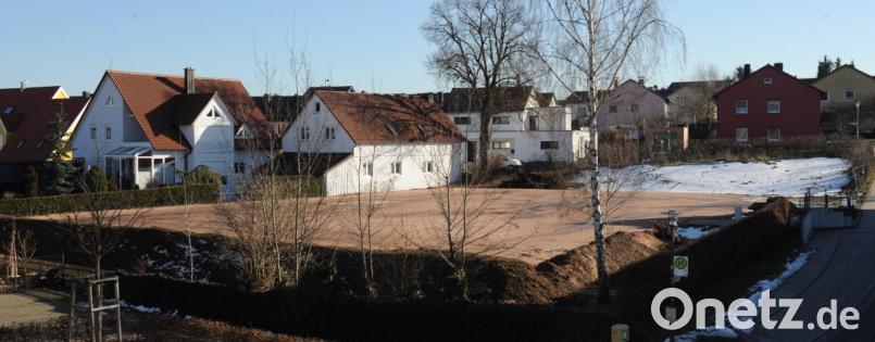 Gut 2400 Quadratmeter Fläche umfasst des Hupfer-Anwesen in der Dorfmitte von Traßlberg und beim ersten Bürgerdialog zum weiteren Vorgehen war der Lehrsaal des Feuerwehrhaues komplett „ausverkauft“. Bild: gf