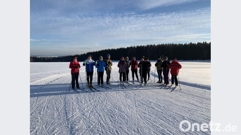 Diese Langlaufkursgruppe aus Kelheim war voll des Lobes über die Loipen in Schönsee-Rosenhof. Bild: eib