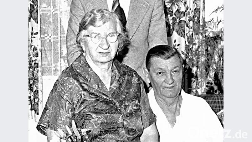 Das Ehepaar Frieda und Johann Müller stand in Diensten der Gemeinde. Sein Auftrag: Beheizen des Schulgebäudes mit Holz und Eierbriketts sowie Reinigungsarbeiten. Repro: rfü